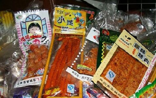 辣條黑作坊無證生產打游擊 四年換三個地方_健康_新浪育兒_新浪網