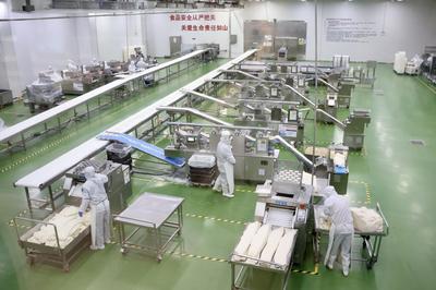 家家悅工廠體驗(yàn)日 “品質(zhì)見(jiàn)證團(tuán)”探秘舌尖安全